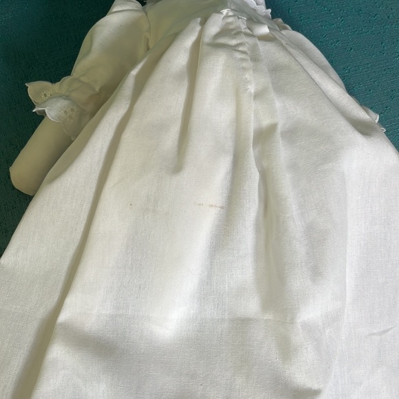 White Rag Doll w/ Sleeping Cat cross stitched dress, Bonnet, ruffled eyelet trim - Picture 7 of 7